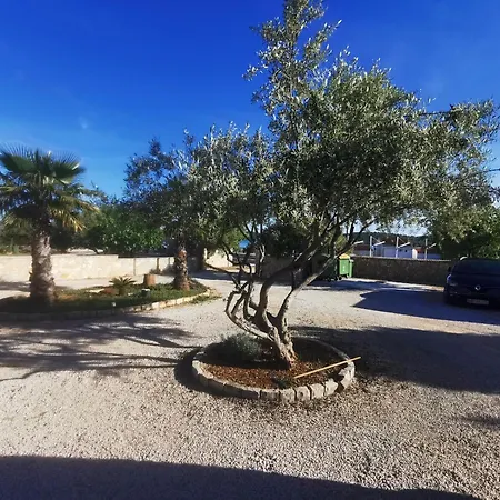 Mobile Homes With 2 Shared Pools Pirovac