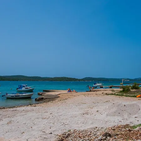 Mobile Homes With 2 Shared Pools Pirovac