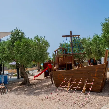 Mobile Homes With 2 Shared Pools Holiday home