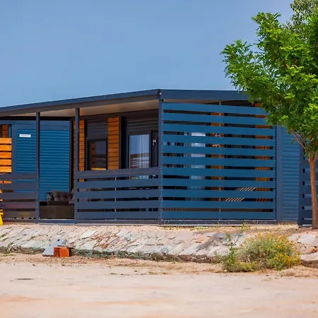 Mobile Homes With Private Hot Tub & 2 Shared Pools Holiday home