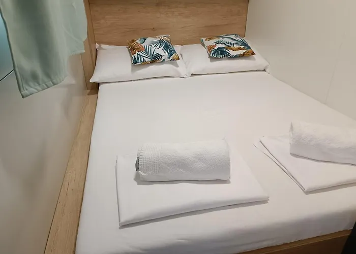 Mobile Homes With 2 Shared Pools Pirovac