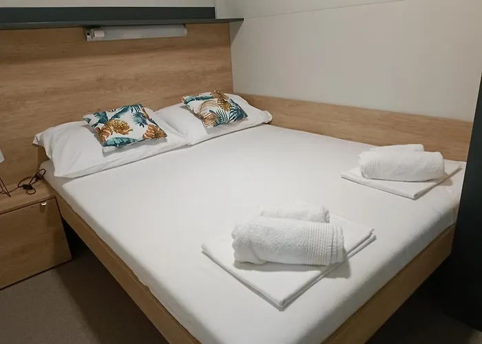 Mobile Homes With 2 Shared Pools