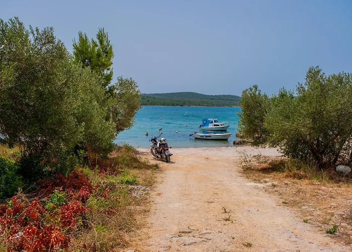 Mobile Homes With 2 Shared Pools *
