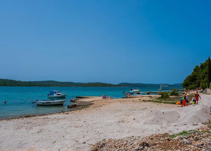 Mobile Homes With 2 Shared Pools Pirovac