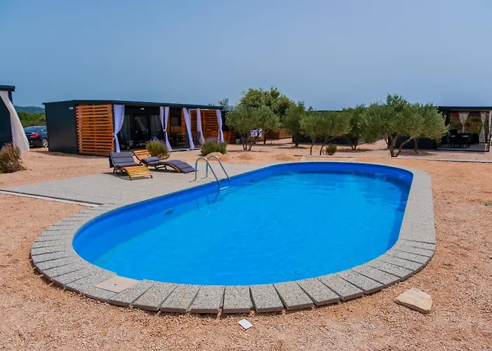 Mobile Homes With 2 Shared Pools Pirovac