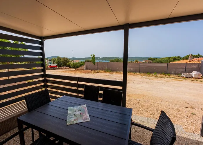 Mobile Homes With 2 Shared Pools * Pirovac