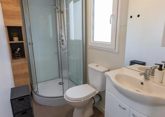 Mobile Homes With 2 Shared Pools Pirovac