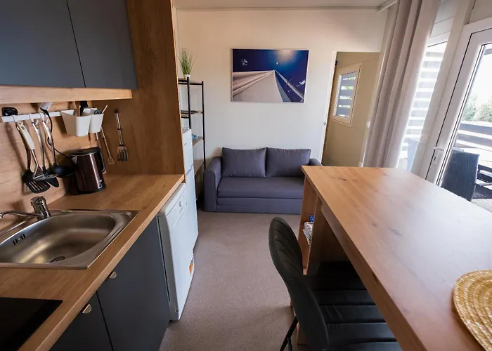 Mobile Homes With 2 Shared Pools Pirovac